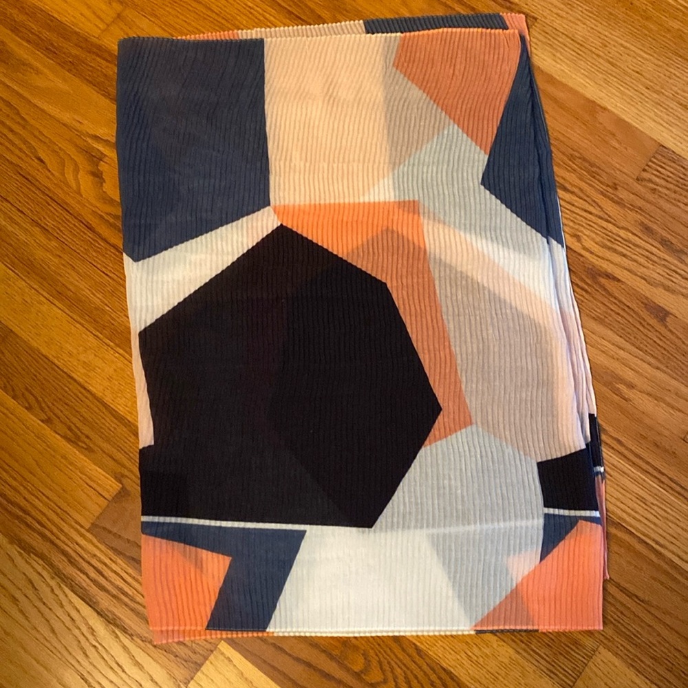 Ladies Banana Republic scarf. Fun print of black, peach, blue, light pink.